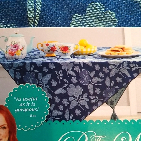 Nwt Pioneer Woman Table Runner - Picture 2 of 9